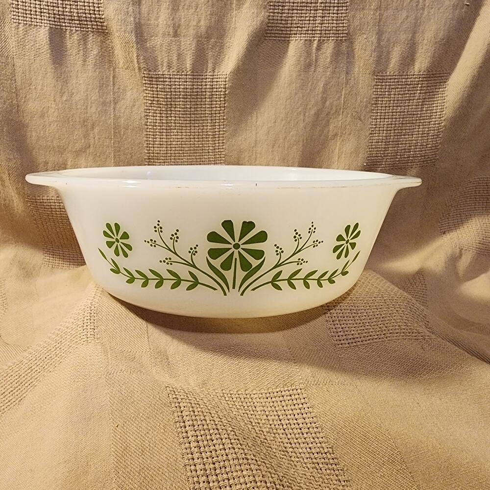 Vintage Glasbake J-2600 Casserole Dish 1.5 Qt Green Daisy Milk Glass USA #82 EUC